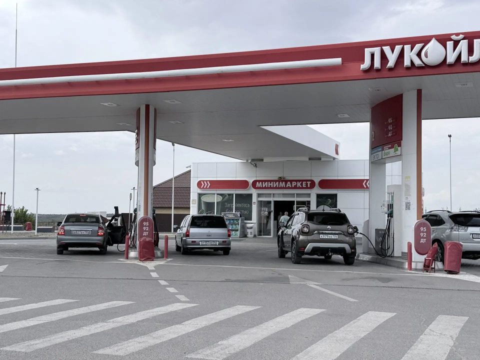 Ситуация с бензином в Волгограде 26 октября: заправки работают без очередей, топливо есть — volganet.net