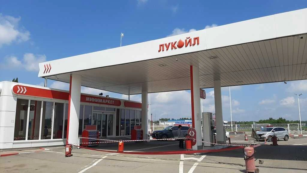 На АЗС «Лукойл» в Ростовской области пришли проверки: водители жалуются на недолив топлива — 1rnd.ru