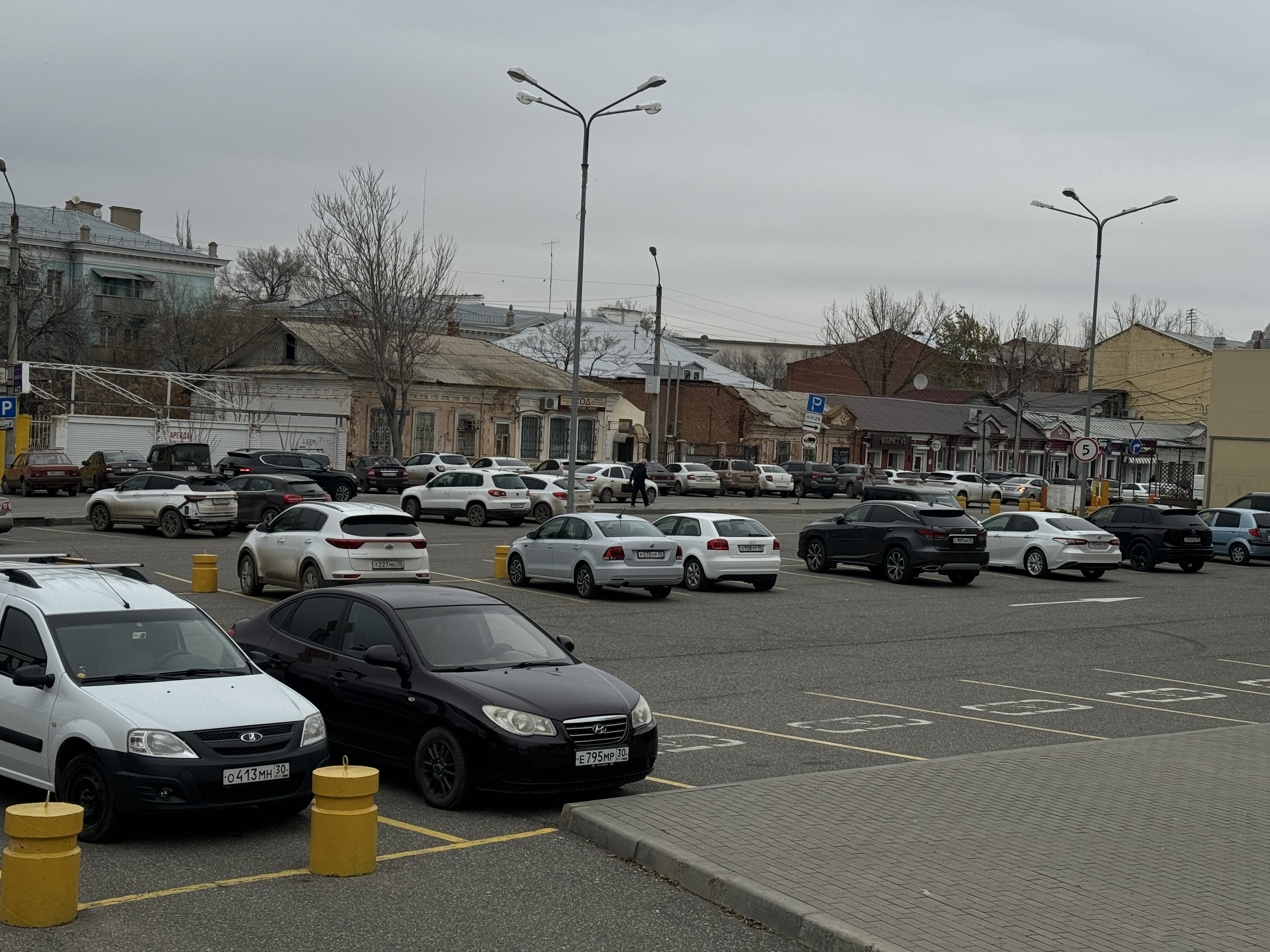 Где и кому сегодня в Астрахани будут продавать бензин — Блокнот Астрахань