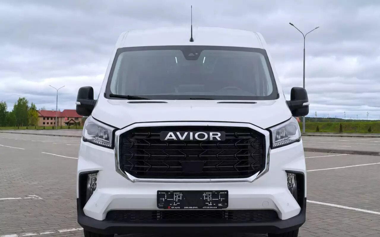 Новый автобус за 6,19 млн рублей удивил оснащением: 11 мест, дизель и десятки систем безопасности — Южный автомобиль