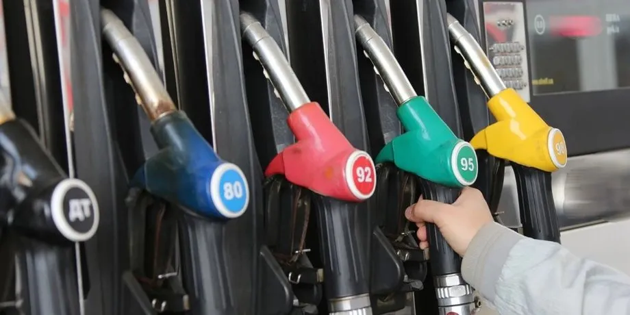 Россия начала импортировать бензин из Индии из-за дефицита топлива — UA.NEWS