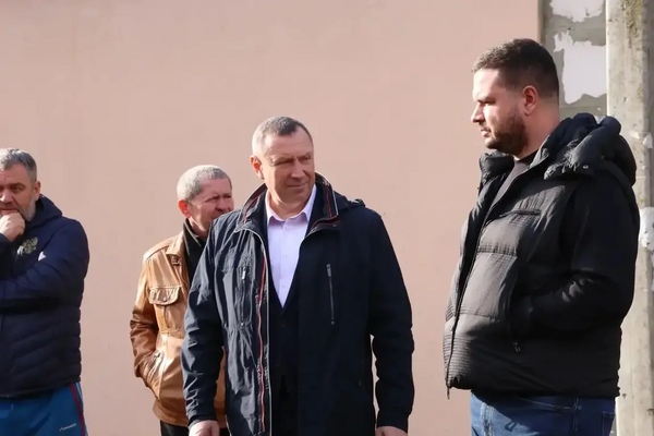 Дороги под контроль и совместный субботник: в Новомосковске прошли встречи с жителями — городской сайт Новомосковска