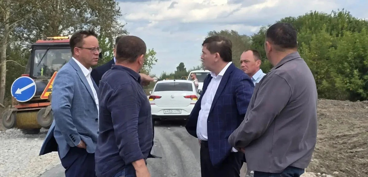 В Каменске-Уральском ремонтируют 11 дорог: Алексей Шмыков проверил работы на ключевых объектах — КУ66
