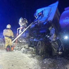 В Кузбассе столкнулись два бензовоза — произошёл разлив топлива (ФОТО) — Новости Новокузнецка. Кузбасс, Кемеровская область.