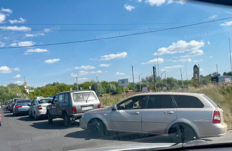 В Курске вернулись очереди на заправки — Друг для друга