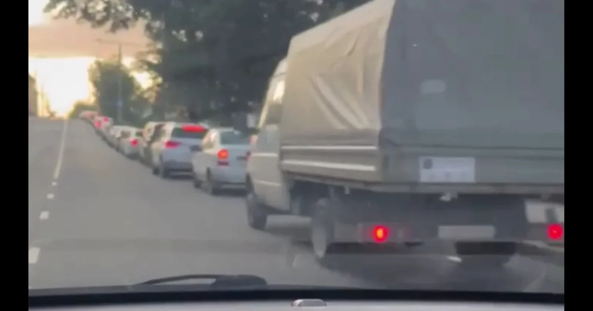 В Калуге автомобилисты выстроились в огромные очереди на АЗС — Калужский перекрёсток