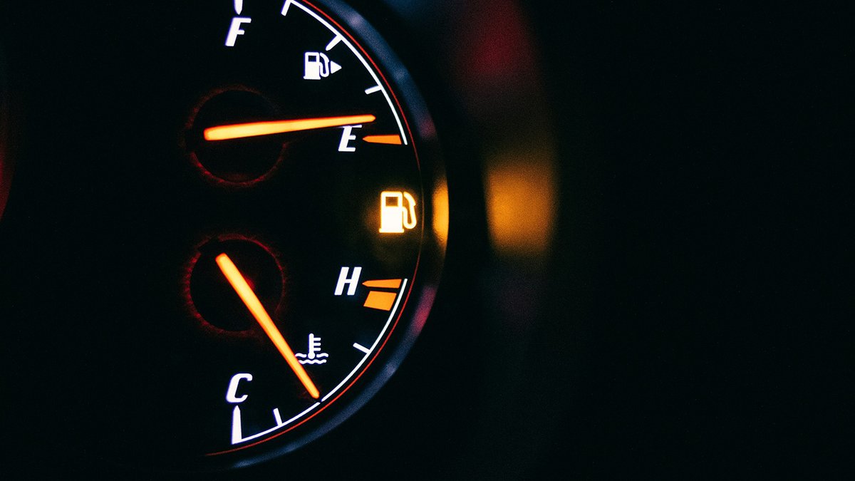 Прогноз цены нефти от ЦБ повышен до $72: что будет с бензином на российских АЗС — Финансы Mail