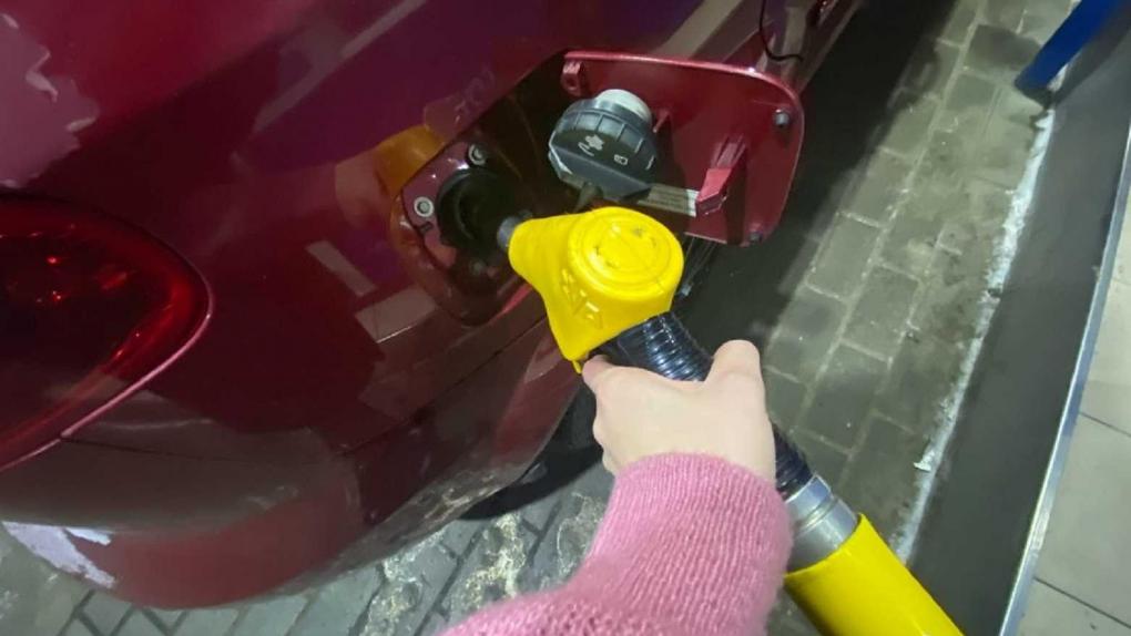 Это плановое повышение»: эксперт объяснил рост цен на бензин осенью-2025 в Новосибирске — om1.ru