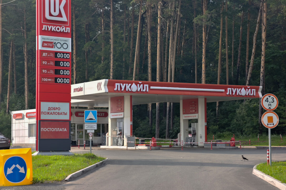 В 80 регионах ввели ограничения на продажу бензина. Куда лучше ехать с полным баком — 66.ру