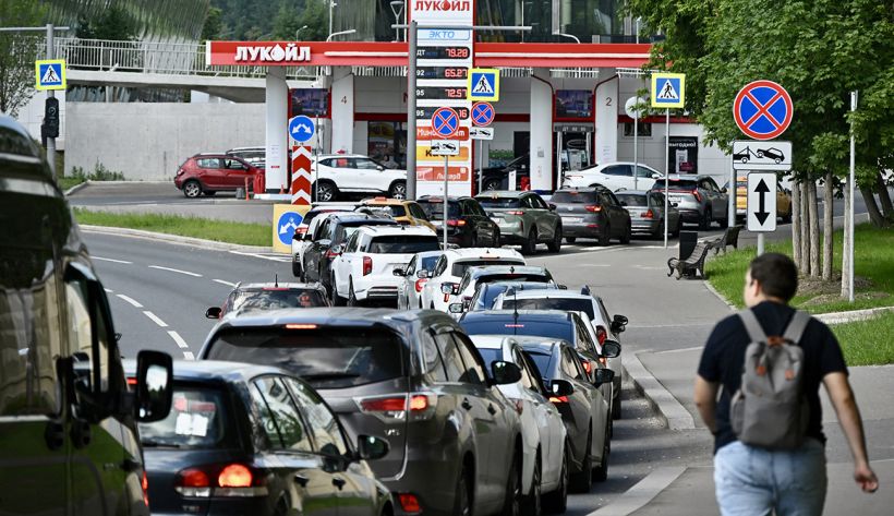Продажа бензина по четным дням: топливный кризис вернулся в 16 регионов России (ВИДЕО) — uatv.ua