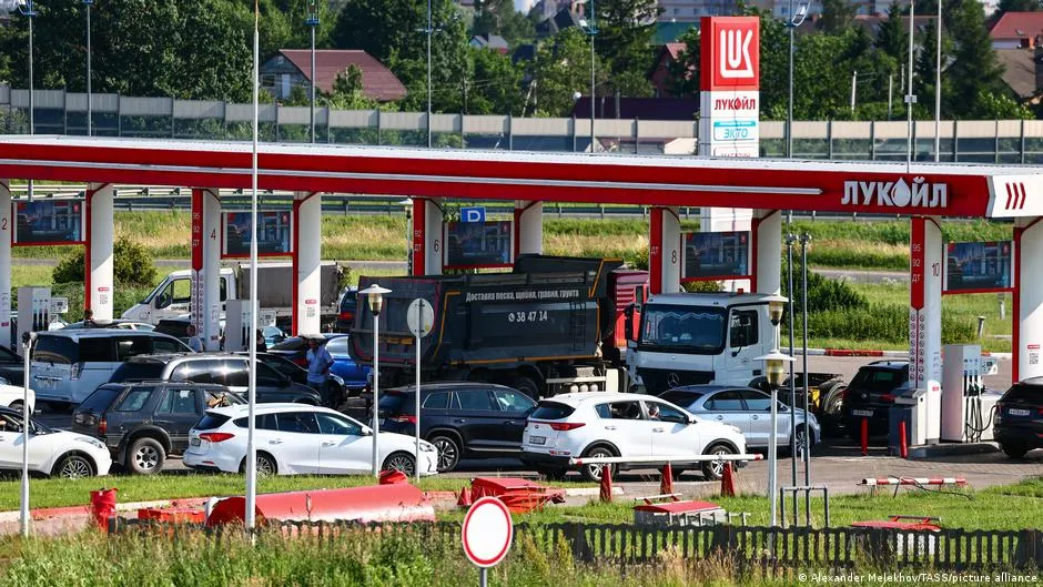 Меньше чем на трети заправок в России можно купить бензин — sovanews.tv