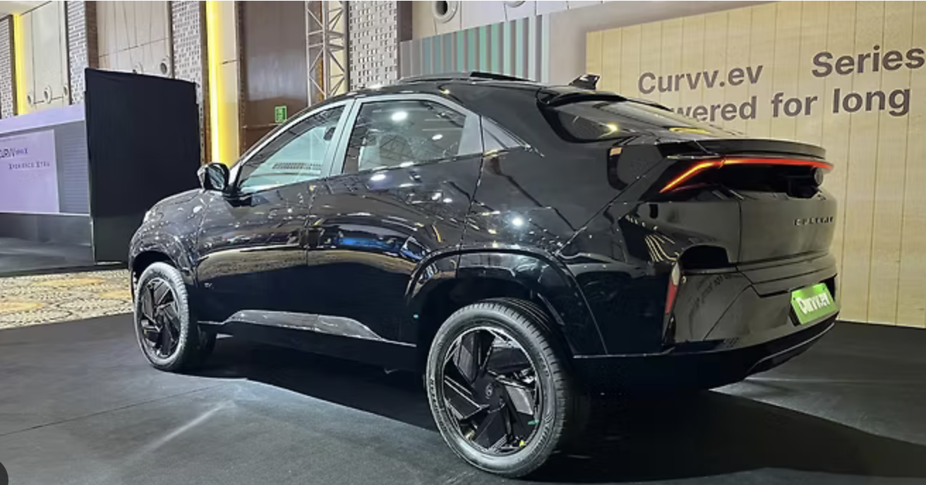 В недавно полученном электромобиле Tata Curvv EV обнаружен неисправный зарядный порт; производитель и дилерские центры обязаны компенсировать клиентам убытки. — Vietnam.vn