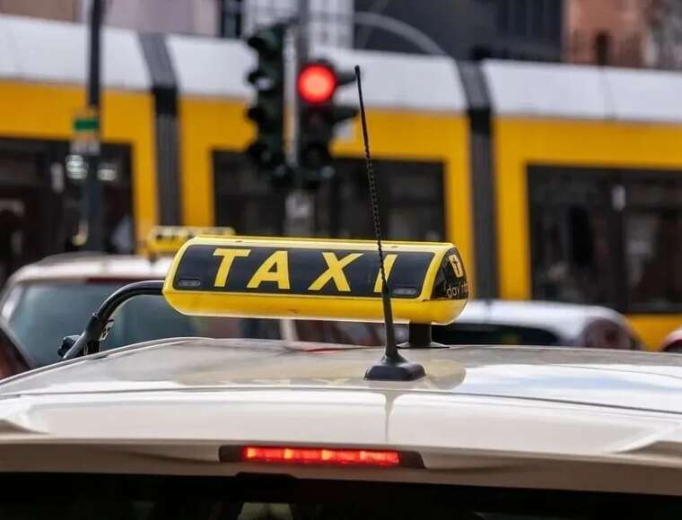 В Киеве ограничат рост цен на такси во время тревог и сбоев в работе метро — АНТИКОР
