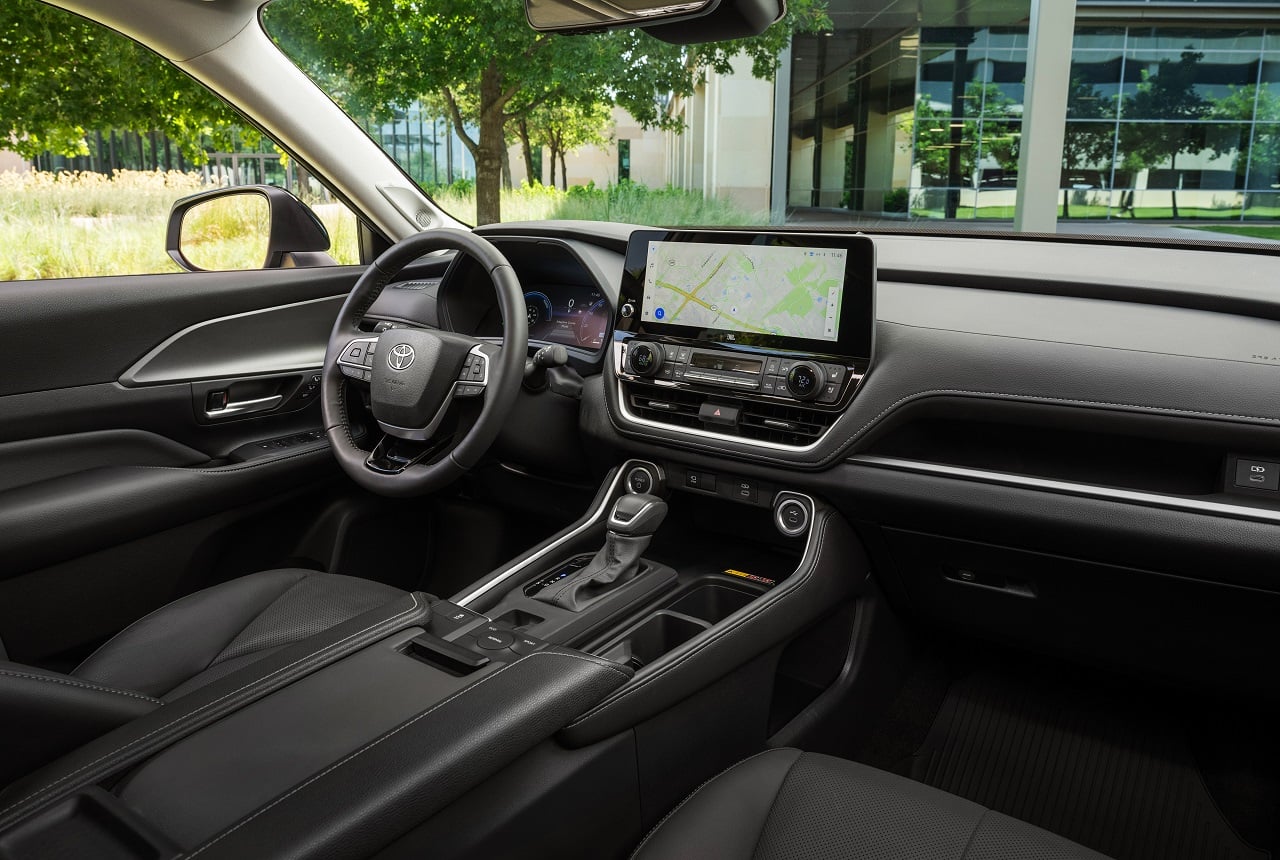 В Россию привезли надежный семейный кроссовер Toyota: цены и оснащение — За рулем