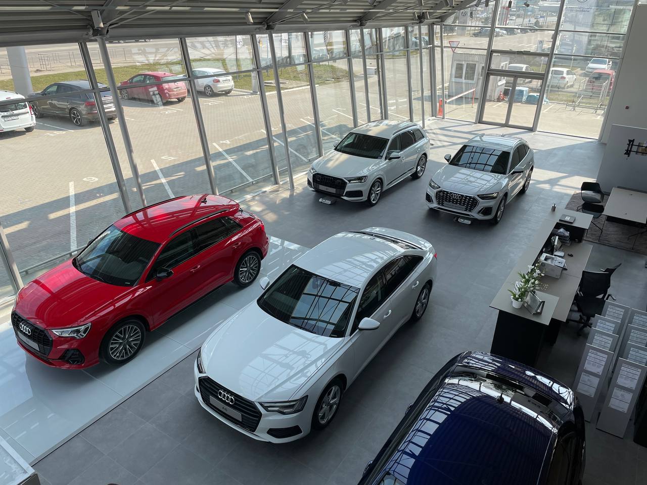 Audi снова набирает популярность в России: продажи выросли в 5,4 раза. Какие модели покупают — Южный автомобиль