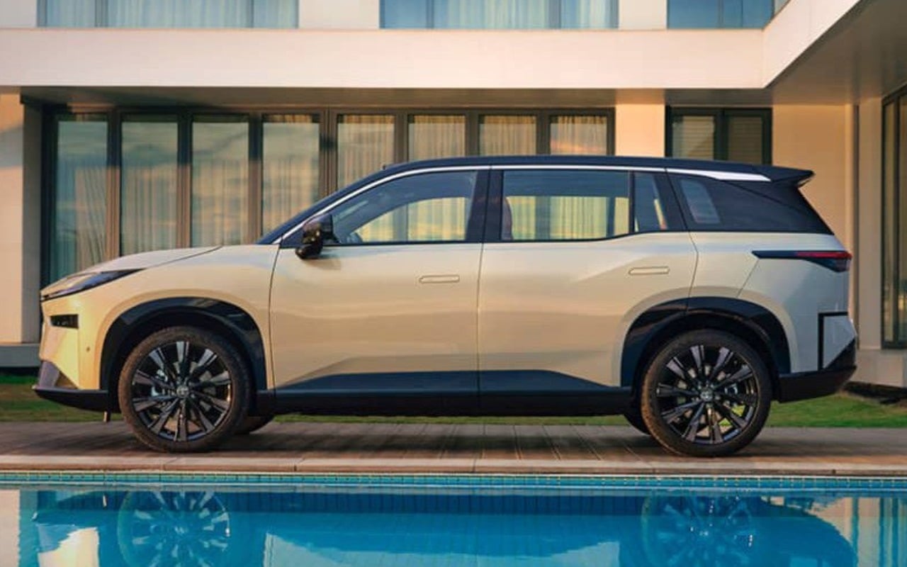 В России начинаются продажи новой модели Toyota — За рулем