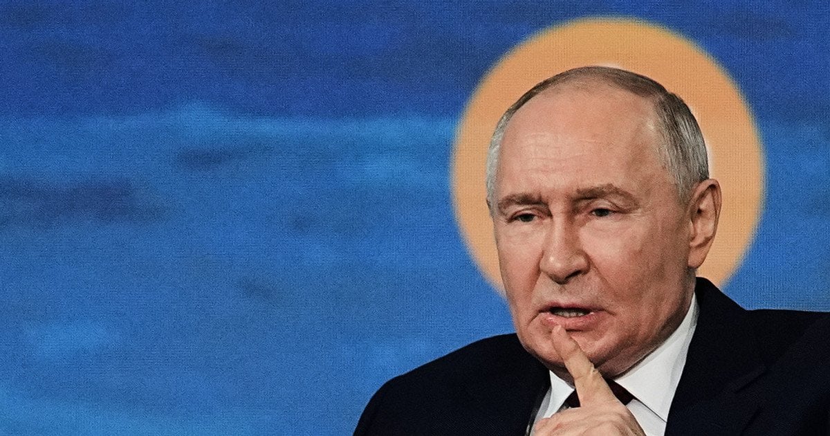 На 70% АЗС не хватает бензина: Путин назвал топливный кризис в России "неудобствами — ТСН