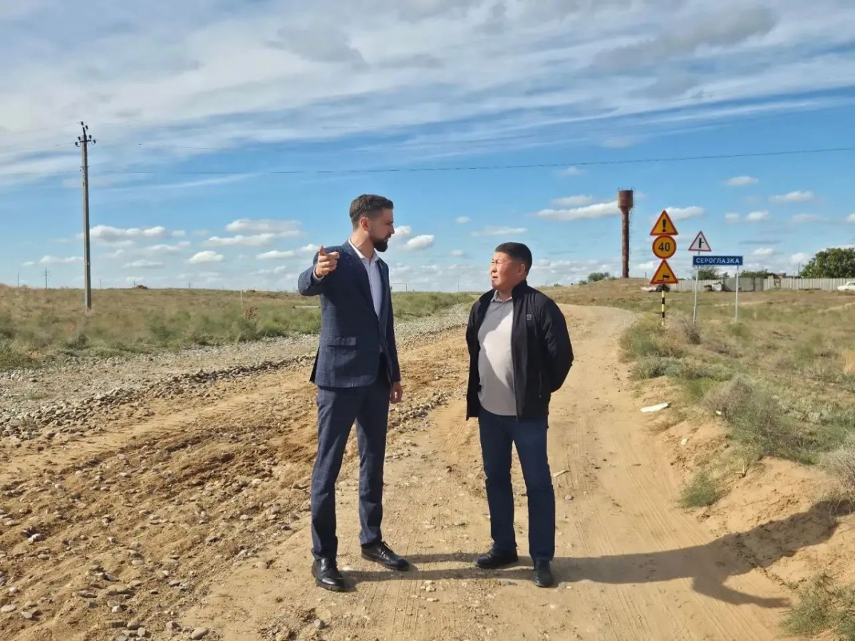 Депутат Думы Астраханской области Егор Угаров держит на контроле ремонт дороги Сероглазка — Волжский в Енотаевском округе — RuNews24