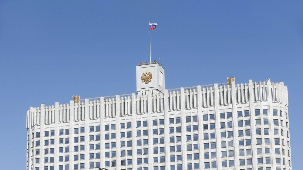 Норматив продаж бензина на бирже снижен до 10% до конца года: детали постановления, кто получит топливо — Финансы Mail