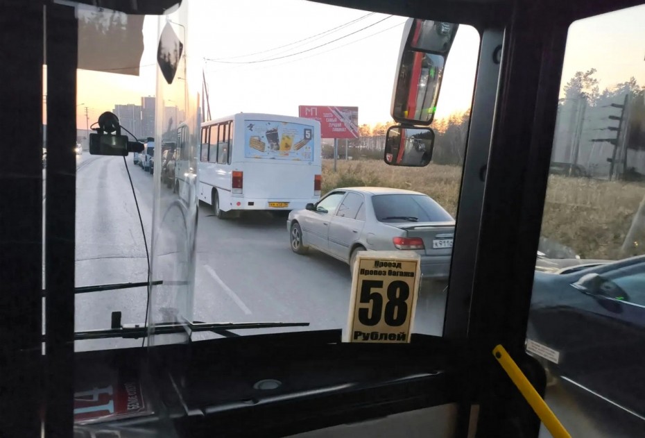 Видеофакт: автобусники продолжают стоять в очередях за газом, несмотря на приоритет заправки — Yakutia.Info