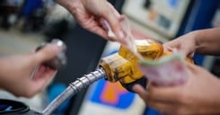 Цены на бензин резко упали более чем на 1800 донгов за литр, в то время как цены на дизельное топливо повсеместно выросли. — Vietnam.vn