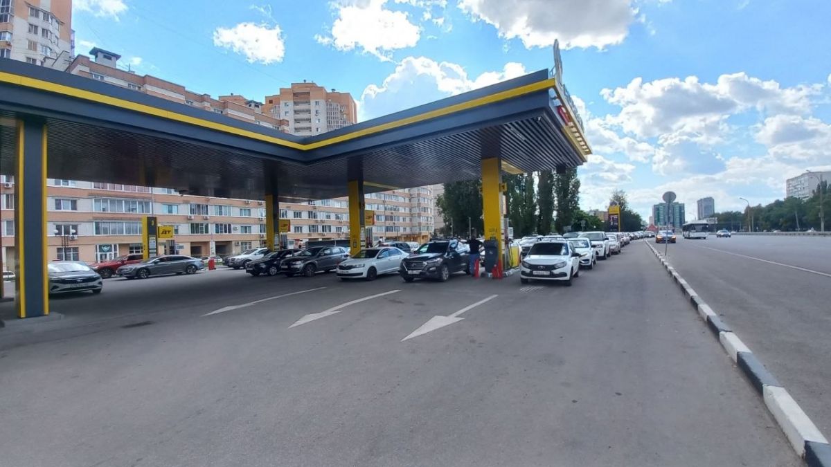 Успеть до обеда – бензин в Воронеже разбирают за считанные часы — voronezhnews.ru