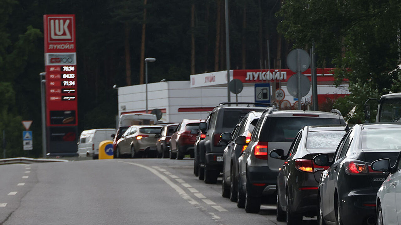 Все как было месяц назад». Топливный кризис вернулся в Москву и ряд российских регионов — Вот Так