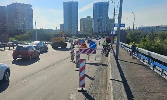 На Октябрьском мосту в Красноярске начался ремонт деформационного шва — Красноярск — Главный на FM 102.8