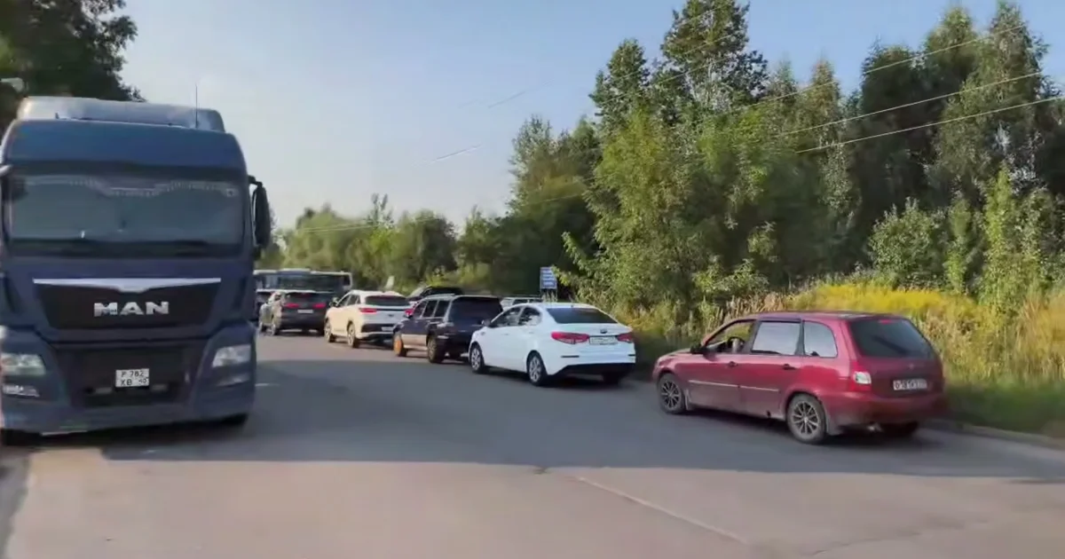 Власти Калужской области прокомментировали огромные очереди за бензином — Калужский перекрёсток
