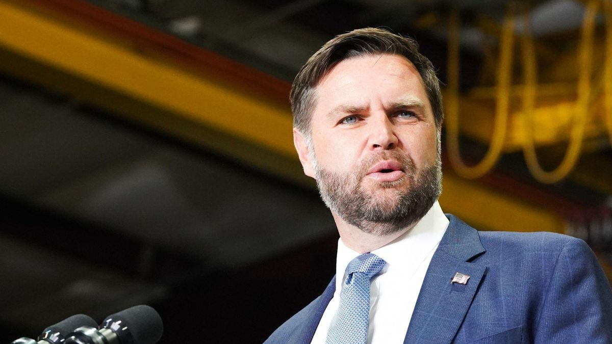 Ничтожный диктатор устроил истерику, – Венс о войне в Украине на фоне подорожания горючего — 24 Канал