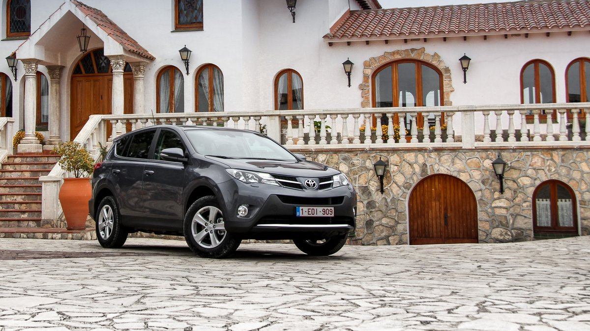 На продажу выставили Toyota RAV4 2014 года выпуска почти без пробега — Авто Mail