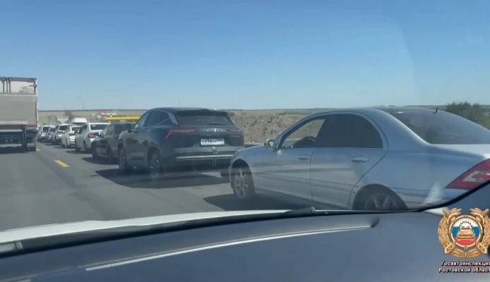 Очередь на заправку вызвала 9-километровую пробку на трассе М-4 «Дон» в Ростовской области — ro.today