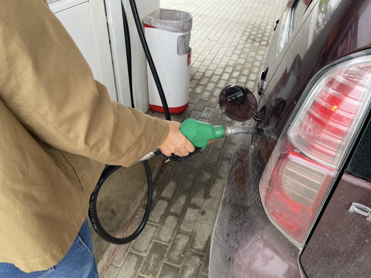 На нескольких АЗС Якутска приостановлен отпуск бензина до завтра — ЯСИА