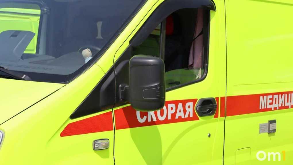 Автомобилистка заблокировала скорую в жилом комплексе Новосибирска — om1.ru