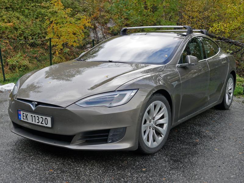 Tesla отзывает в США более 20 тысяч автомобилей из-за опасной яркости фар — TKS.RU