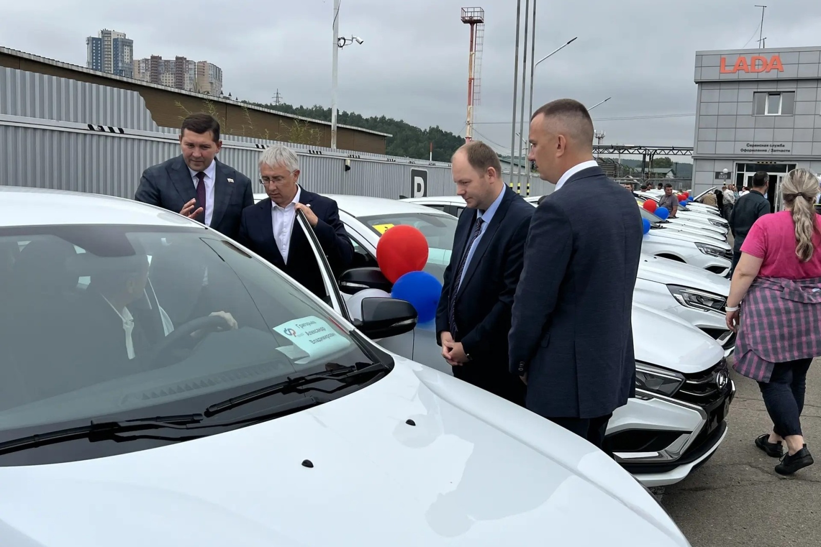 В Иркутской области передали автомобили гражданам, пострадавшим на производстве — sever138.ru