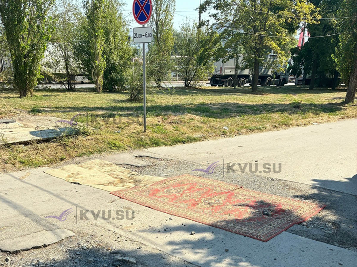 В Шахтах дорожную яму отремонтировали ковром — Новости города Шахты