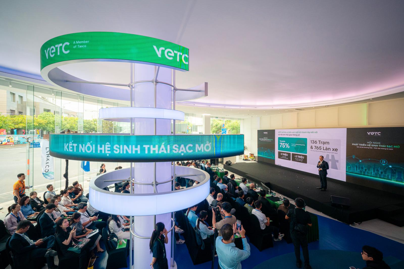 Компания VETC разрабатывает платформу для подключения зарядных станций, стремясь к созданию единого приложения для работы в нескольких сетях. — Vietnam.vn