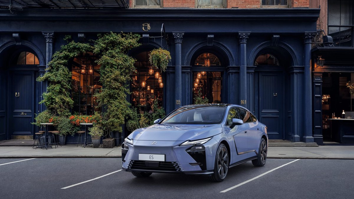 В России начались продажи новых гибридных седанов Lexus: сколько они стоят — Авто Mail